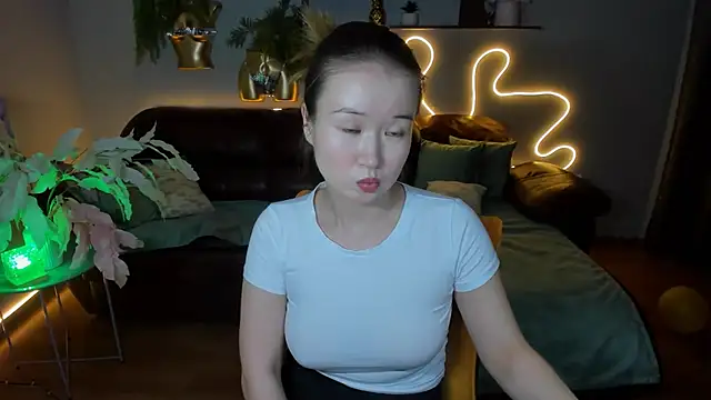 Snapshot of PollyOcean chatting on December 2024 02:46:02 PM PollyOcean online show from December 2024 02:46:02 PM