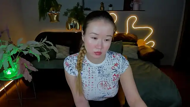 Snapshot of PollyOcean chatting on December 2024 11:00:02 AM PollyOcean online show from December 2024 11:00:02 AM