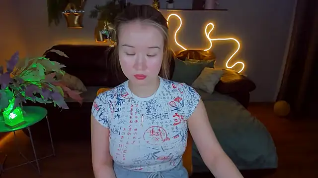 Snapshot of PollyOcean chatting on January 2025 10:57:01 AM PollyOcean online show from January 2025 10:57:01 AM