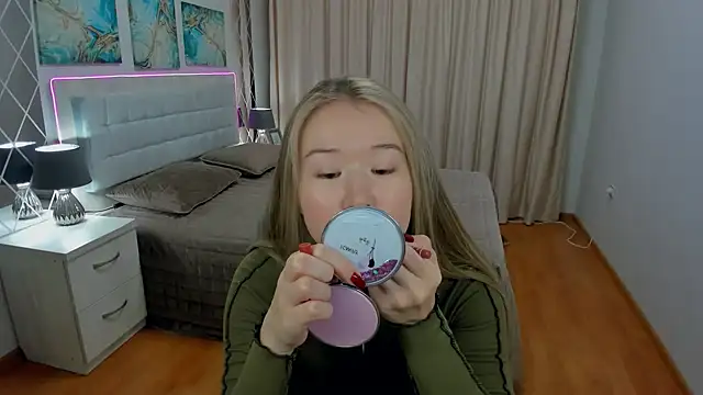 Snapshot of PollyOcean chatting on January 2025 10:50:02 AM PollyOcean online show from January 2025 10:50:02 AM