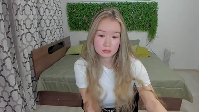 Snapshot of PollyOcean chatting on February 2025 12:17:02 PM PollyOcean online show from February 2025 12:17:02 PM