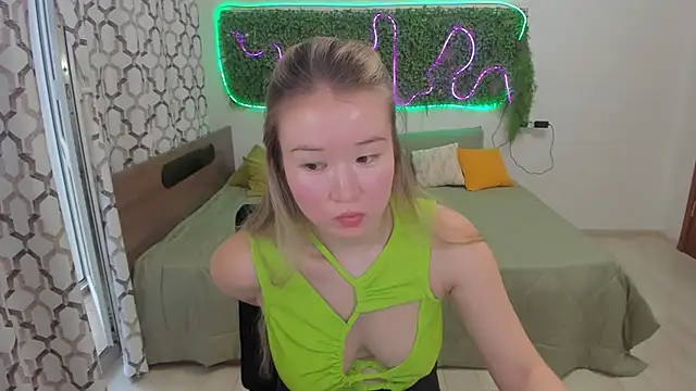 Snapshot of PollyOcean chatting on March 2025 11:12:02 AM PollyOcean online show from March 2025 11:12:02 AM