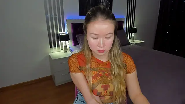 Snapshot of PollyOcean chatting on September 2025 10:15:01 AM PollyOcean online show from September 2025 10:15:01 AM