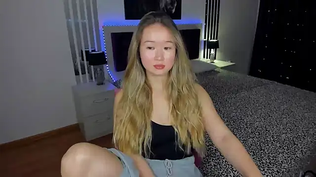 Snapshot of PollyOcean chatting on September 2025 10:05:01 AM PollyOcean online show from September 2025 10:05:01 AM