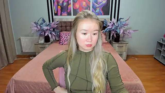 Snapshot of PollyOcean chatting on September 2025 09:57:02 AM PollyOcean online show from September 2025 09:57:02 AM