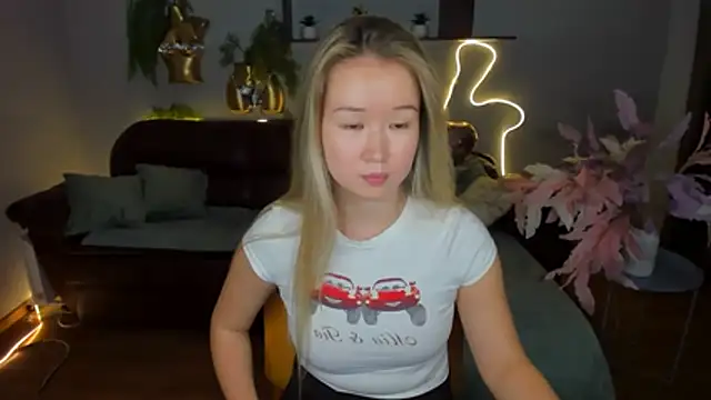 Snapshot of PollyOcean chatting on October 2025 11:31:02 AM PollyOcean online show from October 2025 11:31:02 AM