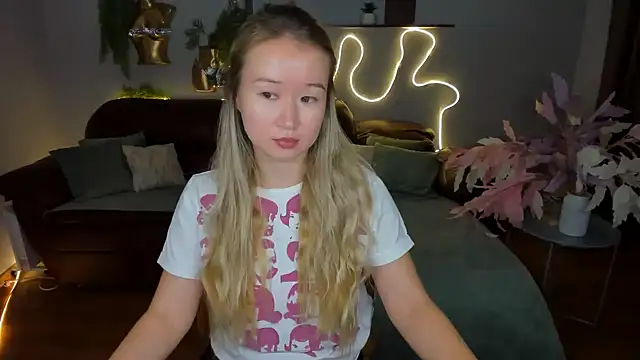 Snapshot of PollyOcean chatting on October 2025 11:22:01 AM PollyOcean online show from October 2025 11:22:01 AM