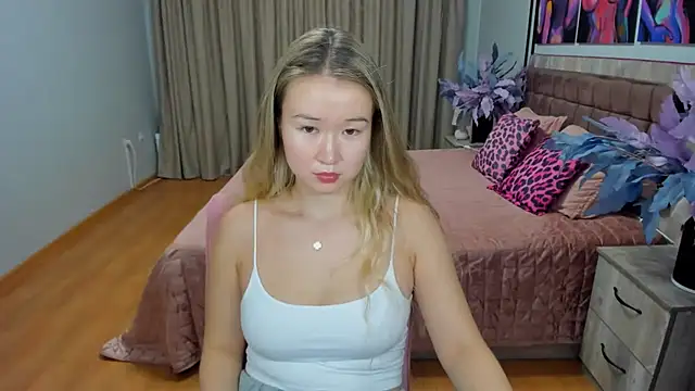 Snapshot of PollyOcean chatting on November 2025 10:28:02 AM PollyOcean online show from November 2025 10:28:02 AM