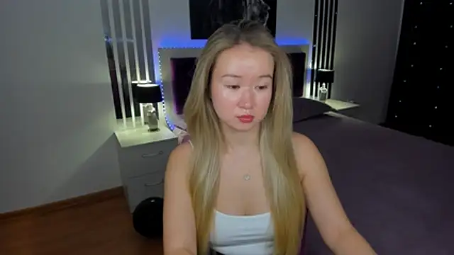 Snapshot of PollyOcean chatting on November 2025 05:51:01 AM PollyOcean online show from November 2025 05:51:01 AM