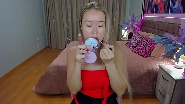 Snapshot of PollyOcean chatting on November 2025 10:57:02 AM PollyOcean online show from November 2025 10:57:02 AM