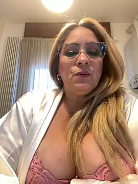 Snapshot of x_elena_x chatting on February 2025 11:54:01 AM x elena x online show from February 2025 11:54:01 AM