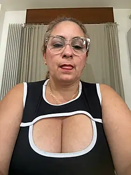 Snapshot of x_elena_x chatting on March 2025 12:39:02 PM x elena x online show from March 2025 12:39:02 PM