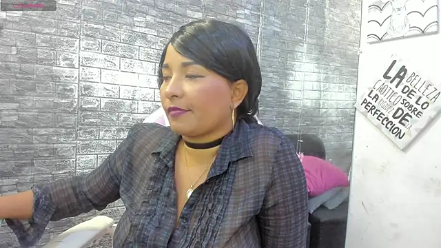 paola ih online show from June 2026 09:41:01 PM