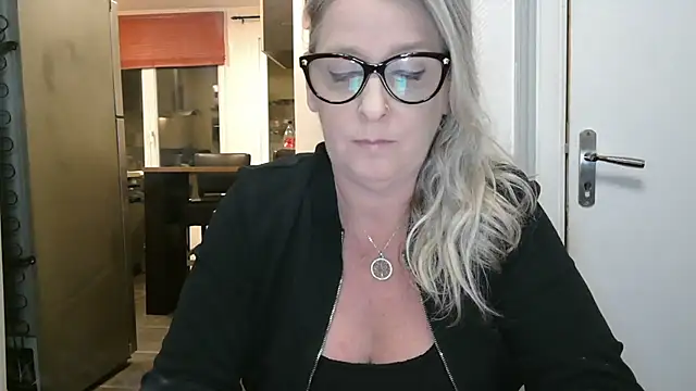 Snapshot of lilie69 chatting on January 2026 06:00:01 PM lilie69 online show from January 2026 06:00:01 PM