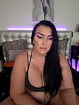 Snapshot of TiffanyRoxx chatting on February 2026 12:01:02 PM TiffanyRoxx online show from February 2026 12:01:02 PM