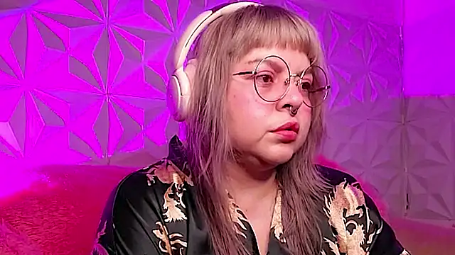 Satyn doll online show from November 2025 10:37:01 PM