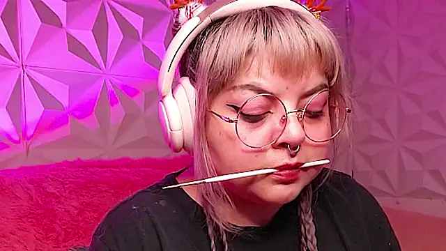 Satyn doll online show from December 2025 12:18:01 AM