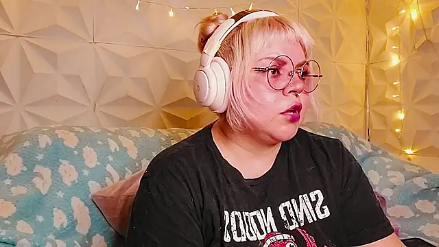 Satyn doll online show from June 2026 10:12:02 PM
