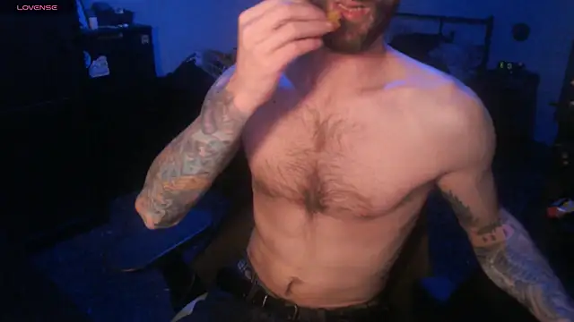 Snapshot of SexxxyLouis chatting on October 2025 06:27:02 PM SexxxyLouis online show from October 2025 06:27:02 PM