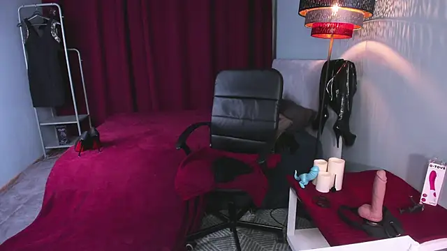 FrancesYork online show from February 2025 11:28:01 AM