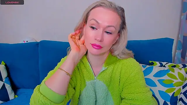 EllenMoore online show from October 2025 03:10:02 AM