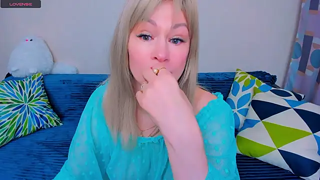 EllenMoore online show from March 2026 03:12:01 AM