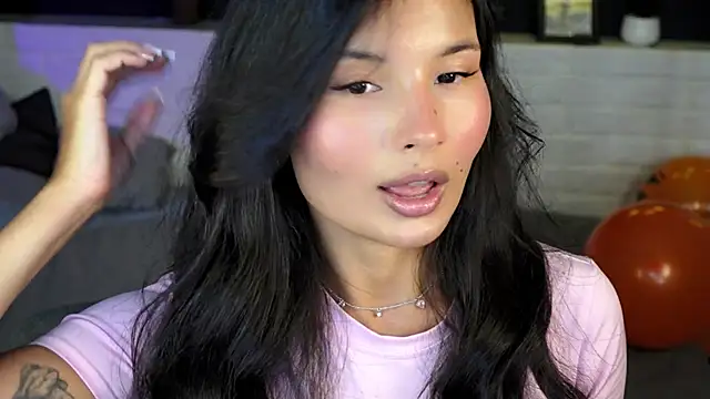 Snapshot of ErikaSoft chatting on October 2025 01:58:01 PM ErikaSoft online show from October 2025 01:58:01 PM