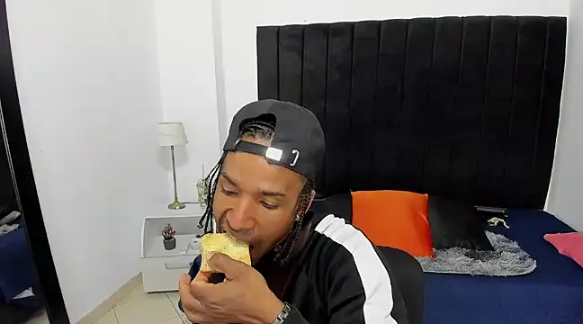 Snapshot of anhtony_wayans chatting on December 2024 08:58:02 PM anhtony wayans online show from December 2024 08:58:02 PM