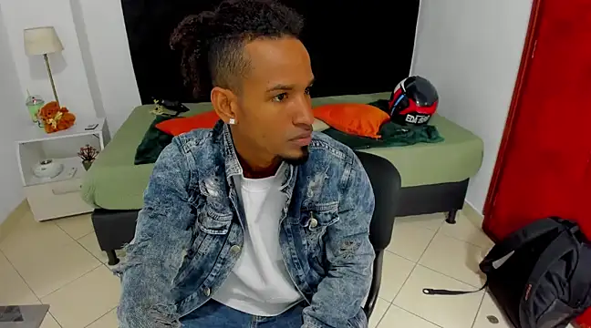 Snapshot of anhtony_wayans chatting on March 2025 11:42:02 PM anhtony wayans online show from March 2025 11:42:02 PM