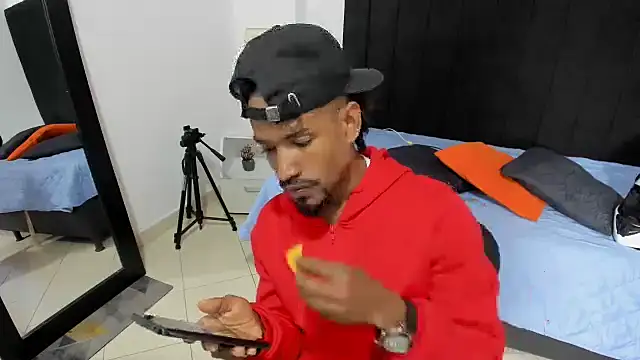 anhtony wayans online show from October 2025 12:41:01 AM