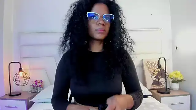 Snapshot of Ellie_Alves chatting on December 2024 03:59:02 PM Ellie Alves online show from December 2024 03:59:02 PM