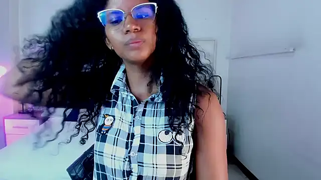 Snapshot of Ellie_Alves chatting on January 2025 12:18:01 PM Ellie Alves online show from January 2025 12:18:01 PM