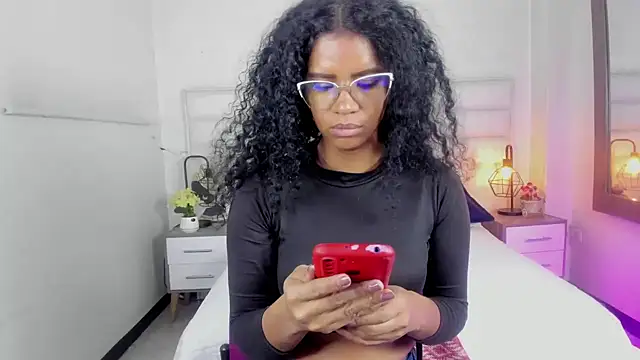 Snapshot of Ellie_Alves chatting on February 2025 02:15:02 PM Ellie Alves online show from February 2025 02:15:02 PM