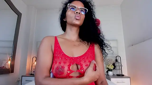 Snapshot of Ellie_Alves chatting on February 2025 06:23:02 PM Ellie Alves online show from February 2025 06:23:02 PM