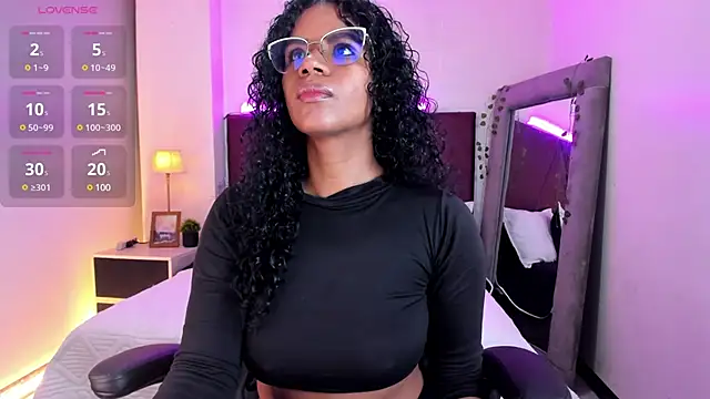 Snapshot of Ellie_Alves chatting on March 2025 03:05:02 PM Ellie Alves online show from March 2025 03:05:02 PM
