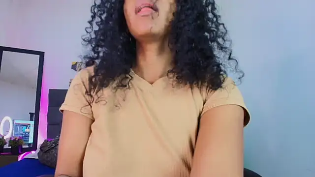 Snapshot of Ellie_Alves chatting on September 2025 12:48:01 PM Ellie Alves online show from September 2025 12:48:01 PM