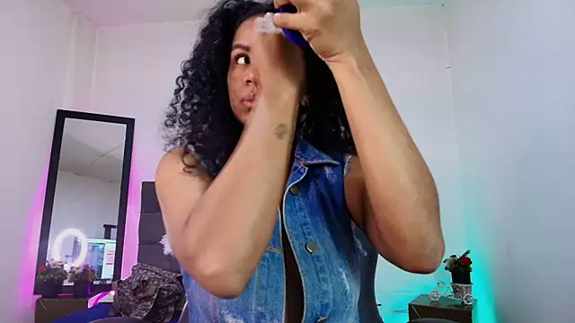 Snapshot of Ellie_Alves chatting on September 2025 02:49:02 PM Ellie Alves online show from September 2025 02:49:02 PM