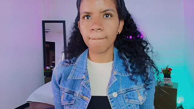 Ellie Alves online show from September 2025 01:36:02 PM