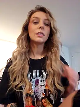 Snapshot of LilyOrion chatting on October 2025 05:44:02 PM LilyOrion online show from October 2025 05:44:02 PM