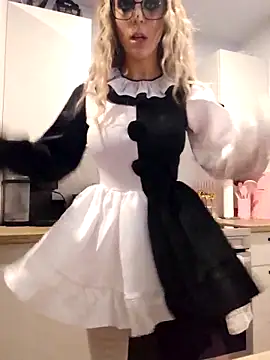 Snapshot of LilyOrion chatting on November 2025 12:12:01 AM LilyOrion online show from November 2025 12:12:01 AM