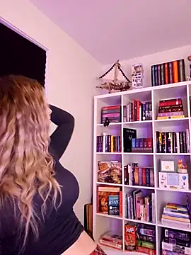 Snapshot of LilyOrion chatting on November 2025 01:16:02 AM LilyOrion online show from November 2025 01:16:02 AM