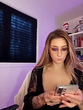 LilyOrion online show from November 2025 08:57:01 PM