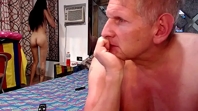 Snapshot of carlosbangsstar chatting on November 2025 01:40:02 AM carlosbangsstar online show from November 2025 01:40:02 AM