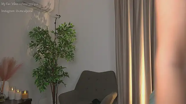 Snapshot of AlyonaX chatting on October 2025 02:34:01 AM AlyonaX online show from October 2025 02:34:01 AM