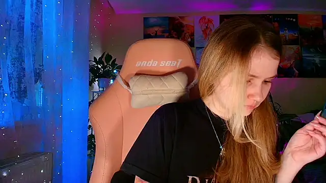 GoodWitch  online show from December 2025 07:35:01 AM