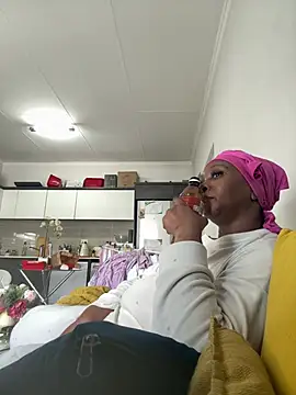 Bootyliciouse21X online show from May 2026 12:10:01 PM