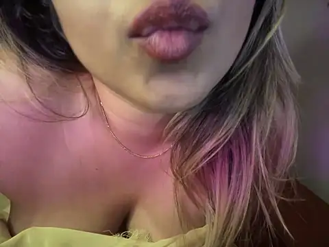 Snapshot of _neesha_414_ chatting on January 2025 09:02:01 PM neesha 414 online show from January 2025 09:02:01 PM
