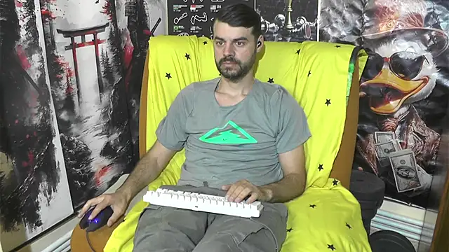Snapshot of 00george chatting on April 2026 08:23:01 AM 00george online show from April 2026 08:23:01 AM