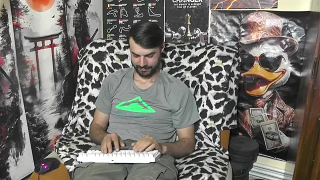 Snapshot of 00george chatting on April 2026 07:30:01 PM 00george online show from April 2026 07:30:01 PM