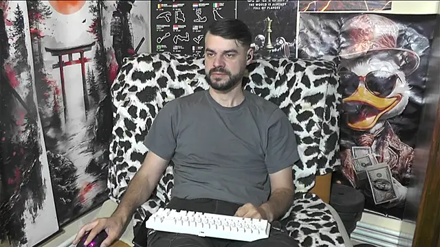 Snapshot of 00george chatting on April 2026 01:03:02 PM 00george online show from April 2026 01:03:02 PM